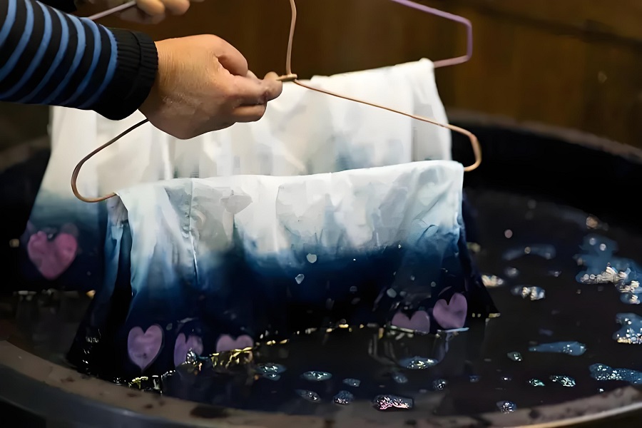 Coloring in textile manufacturing 